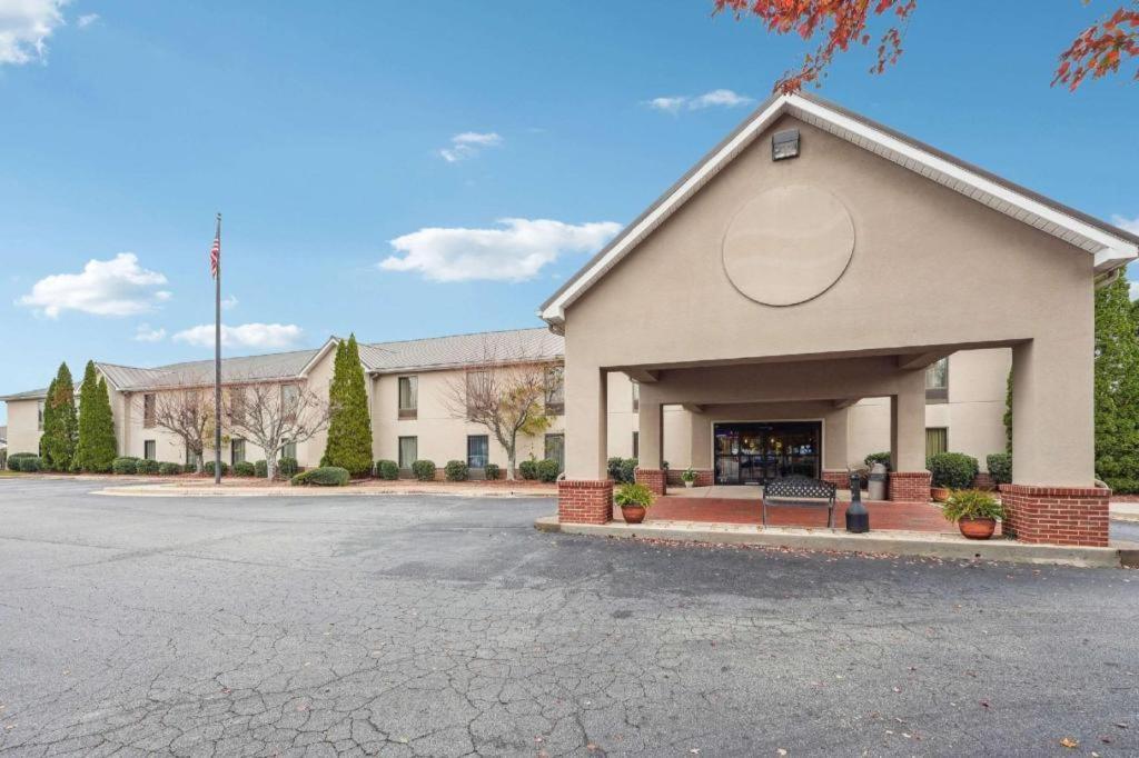 Quality Inn & Suites Dawsonville Buitenkant foto