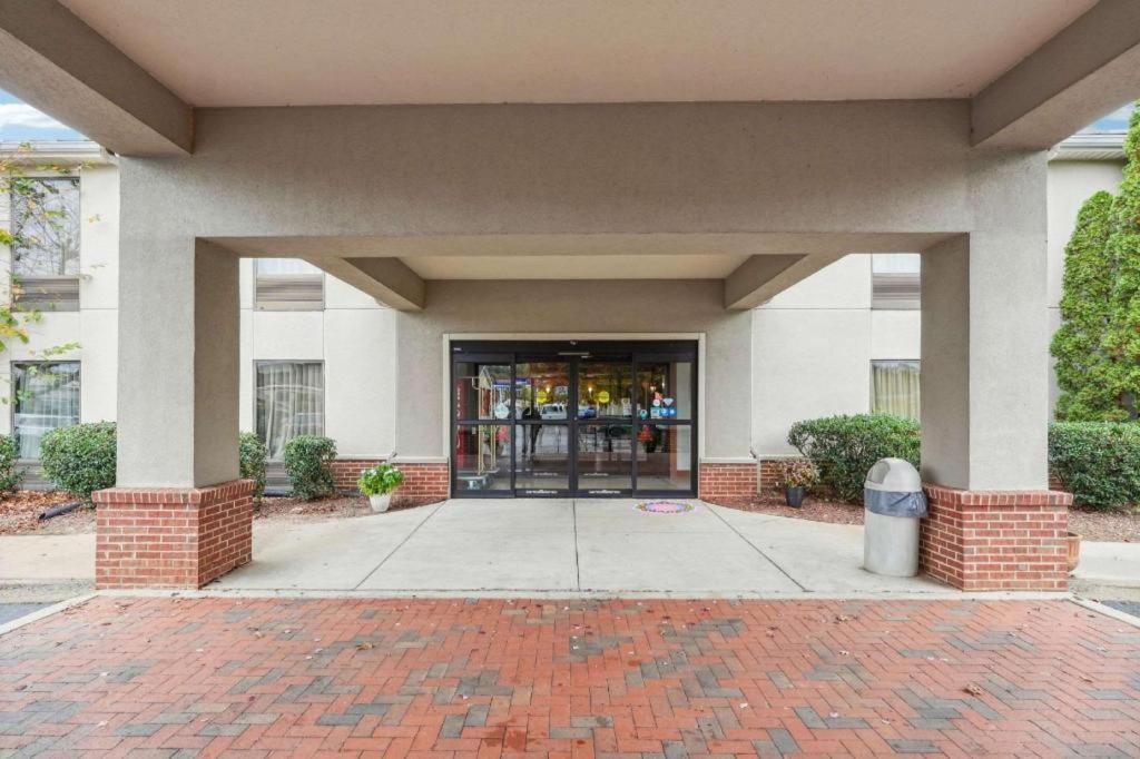 Quality Inn & Suites Dawsonville Buitenkant foto