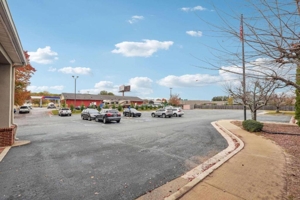 Quality Inn & Suites Dawsonville Buitenkant foto