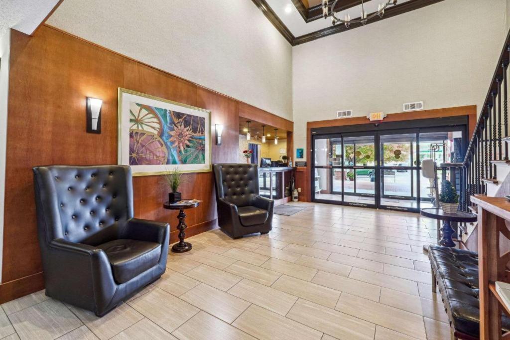 Quality Inn & Suites Dawsonville Buitenkant foto